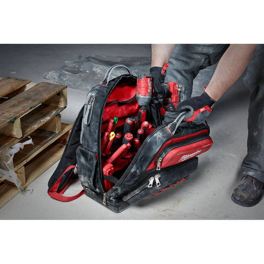 Milwaukee 15 in. Ultimate Jobsite Backpack 12 Milwaukee 15 in. Ultimate Jobsite Backpack - Image 10